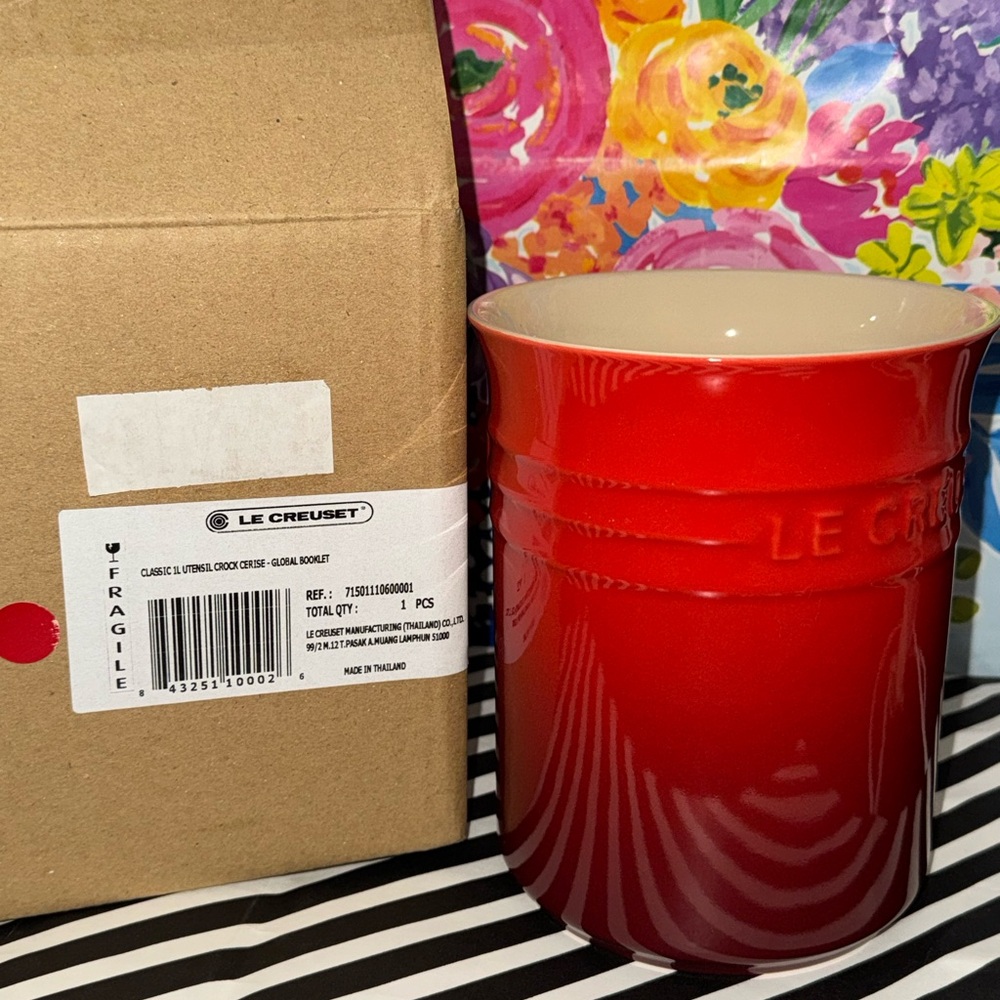 NIB NWT Le Creuset Kitchen Classic Utensil Crock 1L Stoneware CERISE RED 6"
